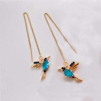 Boucles d'oreilles longues argentées avec pompon en forme de papillon pour femmes