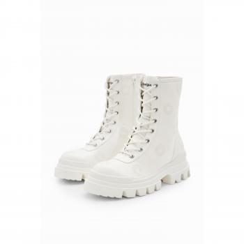 Botas Desigual Track Hiking Galactic para mujer en blanco