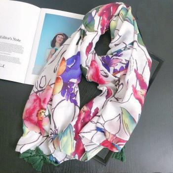 Chal Decorativo con Borlas y Motivo Floral