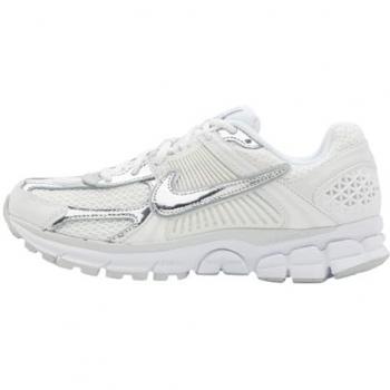 Nike Zoom Vomero 5 Sneaker in Weiß und Silber WM 12