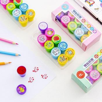 Sortierte Stempel für Lehrer und Schüler