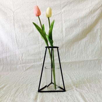 Nordischer Blatt‑Form Blumevase – Schwarz‑Linien Dekor