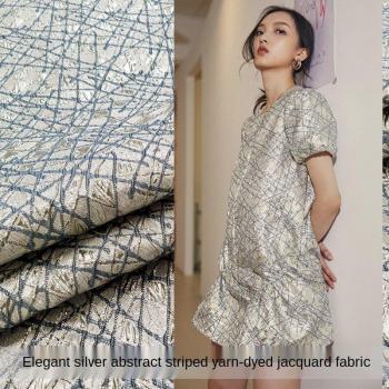 Tejido de seda jacquard con patrón tridimensional