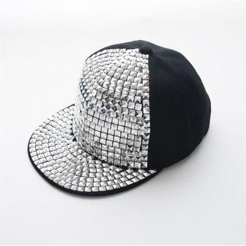 Stacheliger Baseballhut mit Pailletten