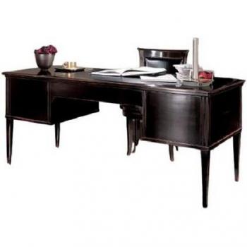 Europäisches Office‑Set: Holztisch und ergonomischer Stuhl
