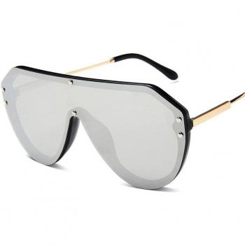 Moderne Sonnenbrille mit flacher Linse