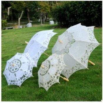 Dekorativer Spitzen-Regenschirm für die Braut