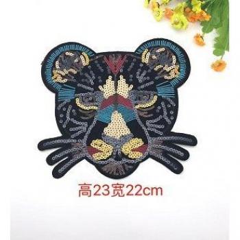 Applikation Leopard mit Pailletten und Perlen