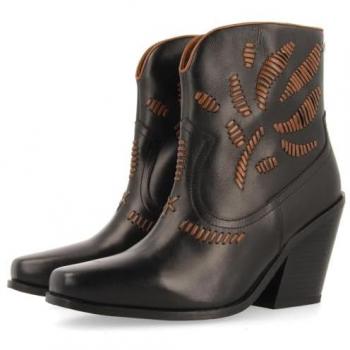 Botines de piel con diseño cowboy y bordado