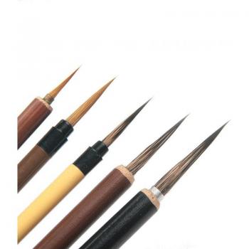 Pinceaux main levée pour peinture méticuleuse