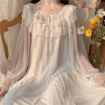 Tenue de nuit d'été blanche pour femmes