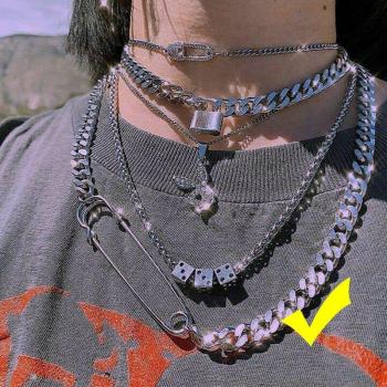 Collar con Dado Divertido y Broche para Joyería Femenina