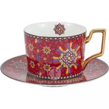 Exklusive Kaffeetasse mit goldenen Griffen für besonderen Genuss