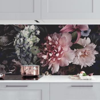 Kunstvolle Küchenrückwand mit Nebelblumen