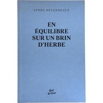 En équilibre sur un brin d'herbe
