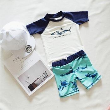 Haifisch‑Badeanzug Set für Jungen – 3–12 Jahre, 4XL, Paar, kurzarmig, Blau/Weiß, inklusive Schwimmkappe
