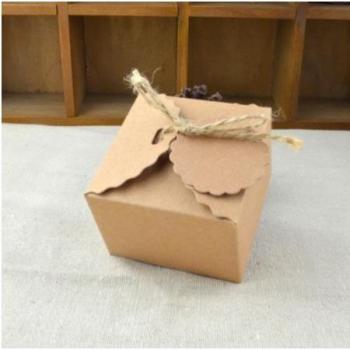 Cinta Festiva: Caja de Dulces Floral