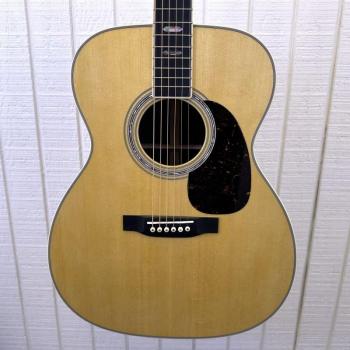 Natur-Hochglanz Martin J40 Gitarrenmodell