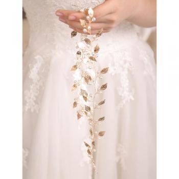 Coiffure Nuptiale en Or Rose à Perles et Plantes