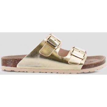 Blogger Sandalias planas doradas de piel
