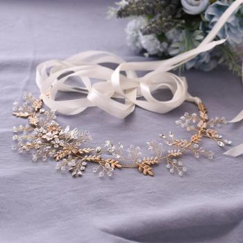 Ceinture en alliage doré avec strass et cristaux transparents
