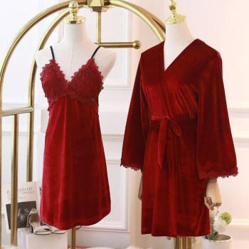 Ropa de Hogar Velvetón: Bata Floral y Confort