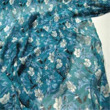 Frühlingsweiche Seide Damenkleid mit floralem Design
