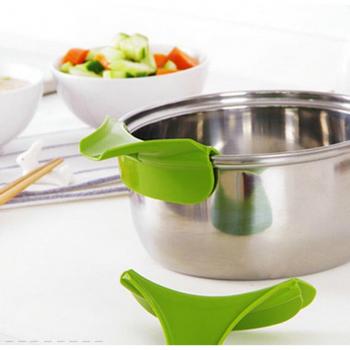 Ustensile de cuisine en silicone avec entonnoir pour soupe