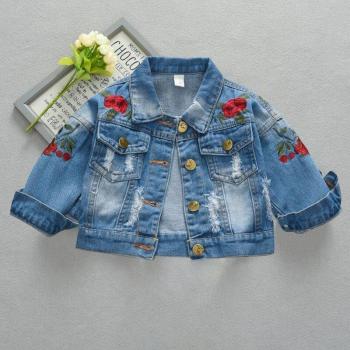 Chaqueta bordada de fresa para bebé niña
