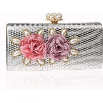 Bolso de mano elegante con detalles dorados, para eventos especiales