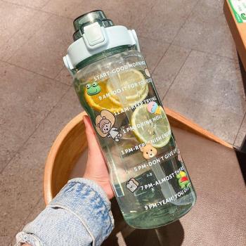 Bouteille d'eau 2L pour vélo avec paille et autocollants