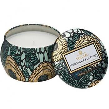 Voluspa Candela Artigianale: Cade, Verbena e Lavanda in Legno