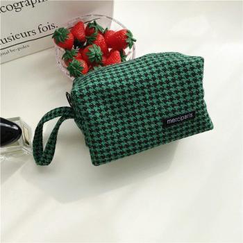 Vintage Houndstooth Zipper Makeup Organizer