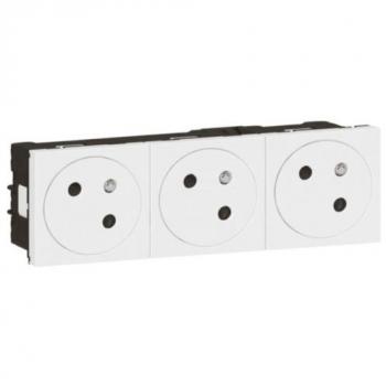 Toma triple de corriente Legrand blanca
