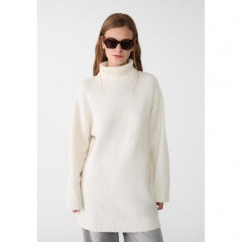 Stradivarius Warmes Rollkragenkleid