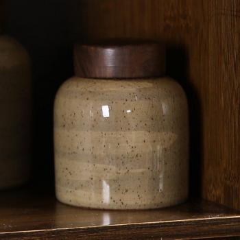 Recipiente decorativo de cerámica con tapa de madera