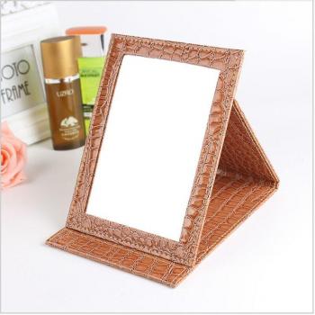 Foldable Makeup Mirror with Alligator Pattern