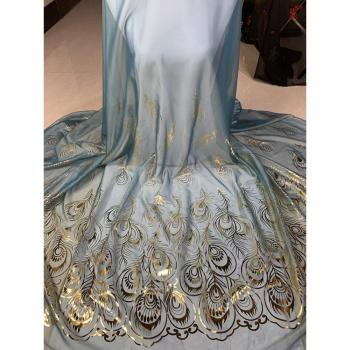 Robe de danse en mousseline avec plumes
