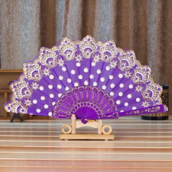 Éventail d’oréage : Fleurs en dentelle pour célébrations nuptiales