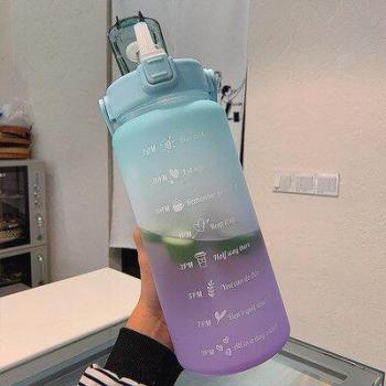 Bouteille d'eau de sport avec échelle de temps