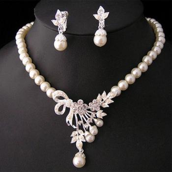Luz del Sol: Conjunto de Collar y Pendientes