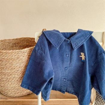 Camisa casual para niñas con estampado de oso de dibujos animados, cuello azul marino