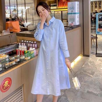 Blouse d’entreprise bleue, coton, longue et confortable pour gestantes