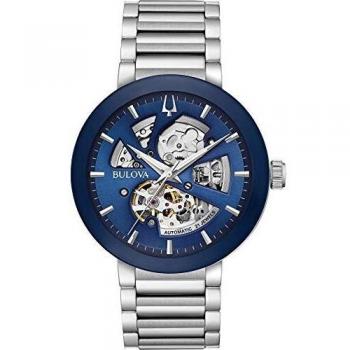 Heureux avec une montre Bulova 96A204