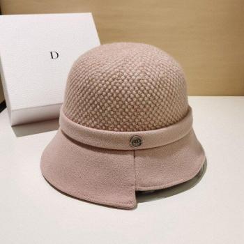 Gorro de invierno con costuras irregulares