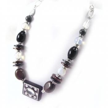 Collar Diseñador 'Babouchka' en Negro