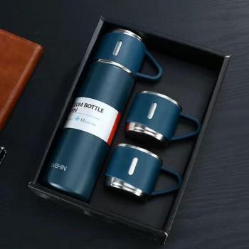 Taza deportiva de 500 ml con tapa y mango de acero inoxidable