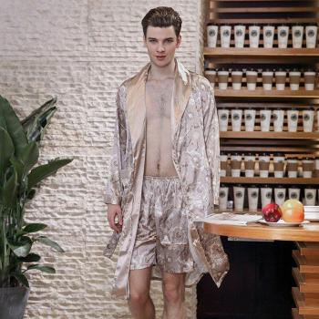 Herren Seidenkleid für Zuhause
