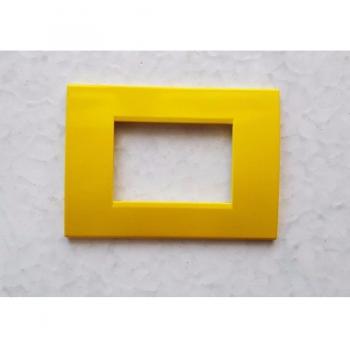 Placca ABS 3-4-7 Posti Gialla Living Light 3 Fori