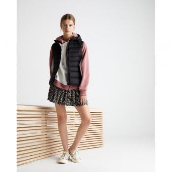 Estilo Green Coast: Falda Corta con Diseño de Tablas